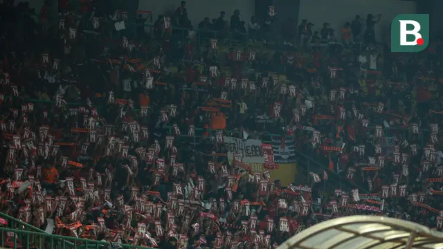 Foto: Tanda Cinta Persija Jakarta untuk Ismed Sofyan Sang Legenda