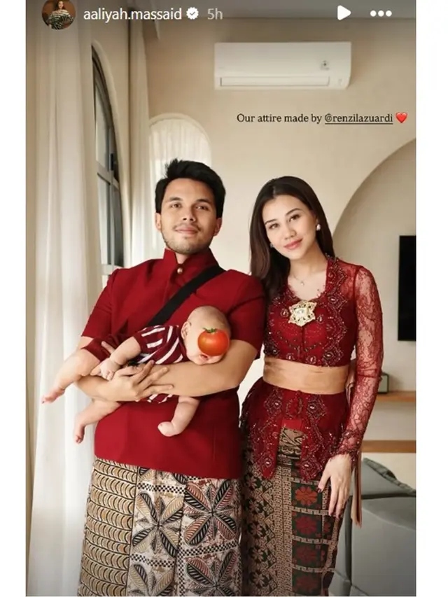 6 Potret Keluarga Hermansyah di Nikahan Kakak Sarah Menzel, Kompak Berbusana Adat Bali