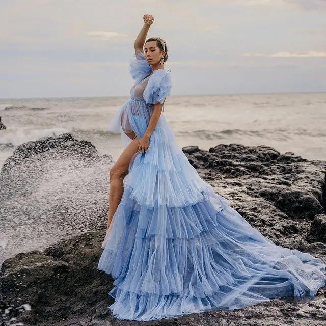 6 Potret Terbaru Maternity Shoot Jennifer Bachdim di Pinggir Pantai