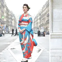 Pengantin Jepang memakai kimono sebagai gaunnya. (via: Boredpanda.com)