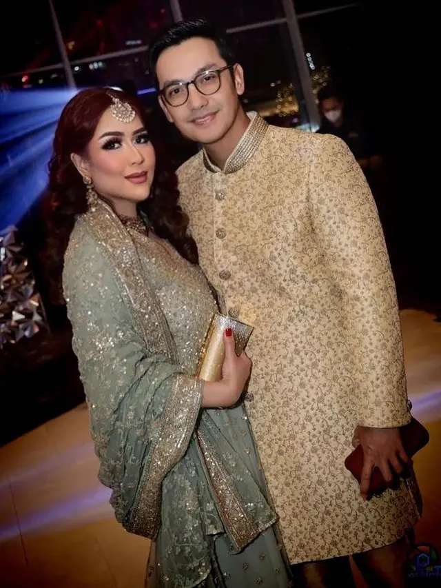 Potret mesra Gunawan dan istri