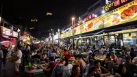 Night Street Food di Jalan Alor adalah salah satu tempat wajib para pecinta kuliner kala berkunjung ke Kuala Lumpur.