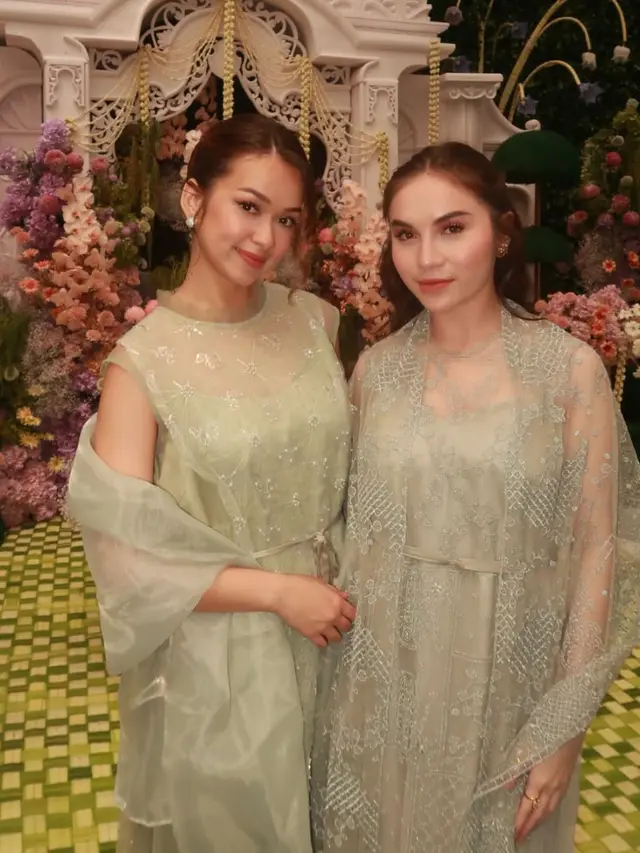 Elina Joerg di Siraman dan Pengajian Syifa Hadju. [@rklopper]