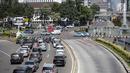 Sejumlah kendaraan melintas di Jalan Merdeka Barat, Jakarta, Rabu (19/6/2019). Hari ini jalan tersebut dibuka untuk umum di tengah berlangsungnya sidang ketiga sengketa Pilpres 2019. (Liputan6.com/Faizal Fanani)