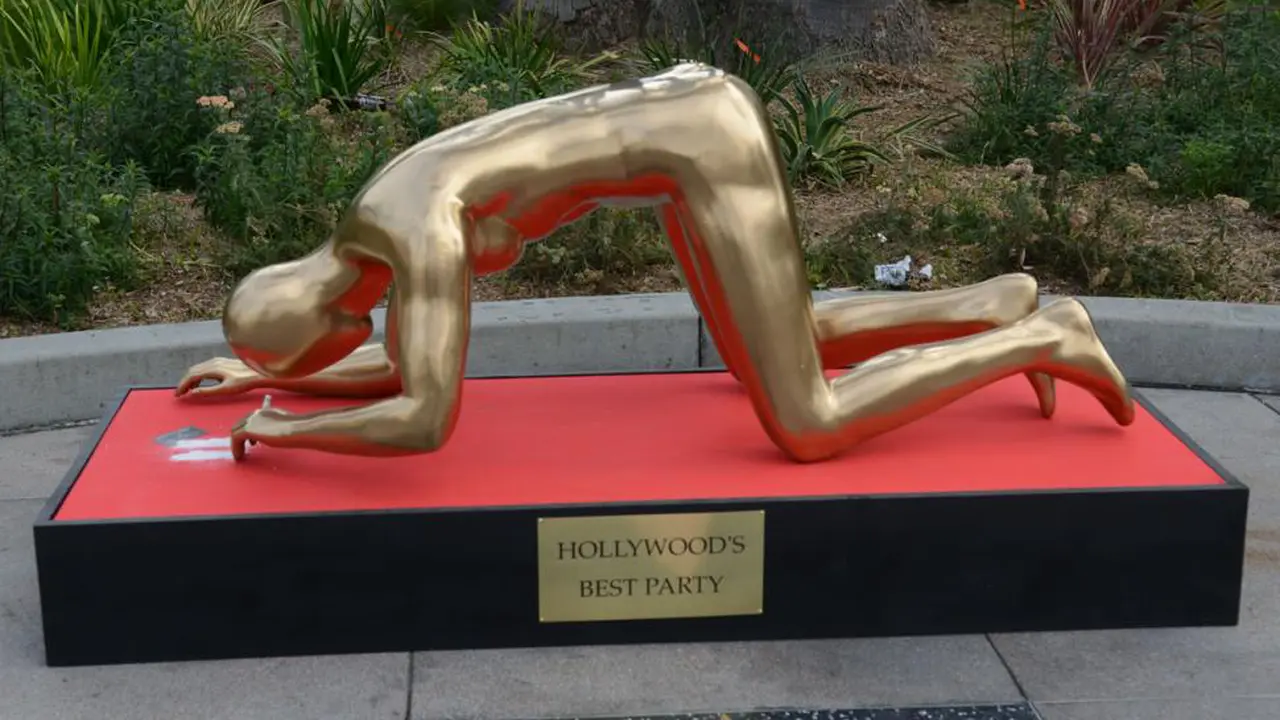 Patung Oscar Menghisap Kokain yang Menggemparkan