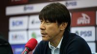 Pelatih kepala Timnas Indonesia, Shin Tae-yong saat konferensi pers usai pertandingan laga uji coba FIFA Matchday antara Timnas Indonesia menghadapi Curacao di Stadion Gelora Bandung Lautan Api (GBLA), Bandung, Jawa Barat, Sabtu (24/9/2022) malam WIB. (Bola.com/Bagaskara Lazuardi)