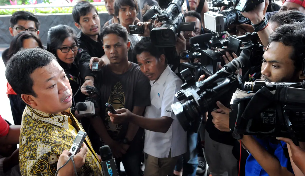 Kepala BNP2TKI Nusron Wahid menjawab pertanyaan wartawan saat tiba di Gedung KPK, Jakarta, Kamis (26/02/2015). (Liputan6.com/Andrian M Tunay) 