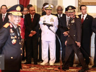 Mantan Kapolri Badroidin Haiti hadir dalam pelantikan Kapolri Tito Karnavian di Istana Negara, Jakarta, Rabu (13/7). Tito Karnavian resmi menjadi Kapolri menggantikan Jenderal Badrodin Haiti. (Liputan6.com/Faizal Fanani)