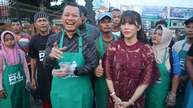 Bupati Sam’ani Intakoris dan Wabup Bellinda menegaskan dukungannya terhadap keberadaan PKL di Kota Kretek. (Liputan6.com/Arief Pramono)