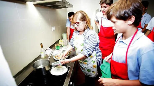 Siswa di Spanyol lakukan pekerjaan rumah tangga