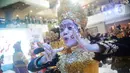 Penari berkostum tradisional Indonesia menari dalam perhelatan Indonesia Menari 2019 di Grand Indonesia, Jakarta, Minggu (17/11/2019). Indonesia Menari 2019 digelar secara serentak di tujuh kota besar dengan melibatkan sekitar 7.000 penari (Liputan6.com/Faizal Fanani)