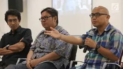 Bachtiar Firdaus (kanan) dan aktivis 98 saat menjadi pembicara dalam talkshow 20 tahun (Belum Tuntasnya) Reformasi di Kampus UI Salemba, Jakarta, Sabtu (19/5). Talkshow membahas Anti KKN, Supremasi Hukum dan Dwifungsi ABRI. (Liputan6.com/Fery Pradolo)