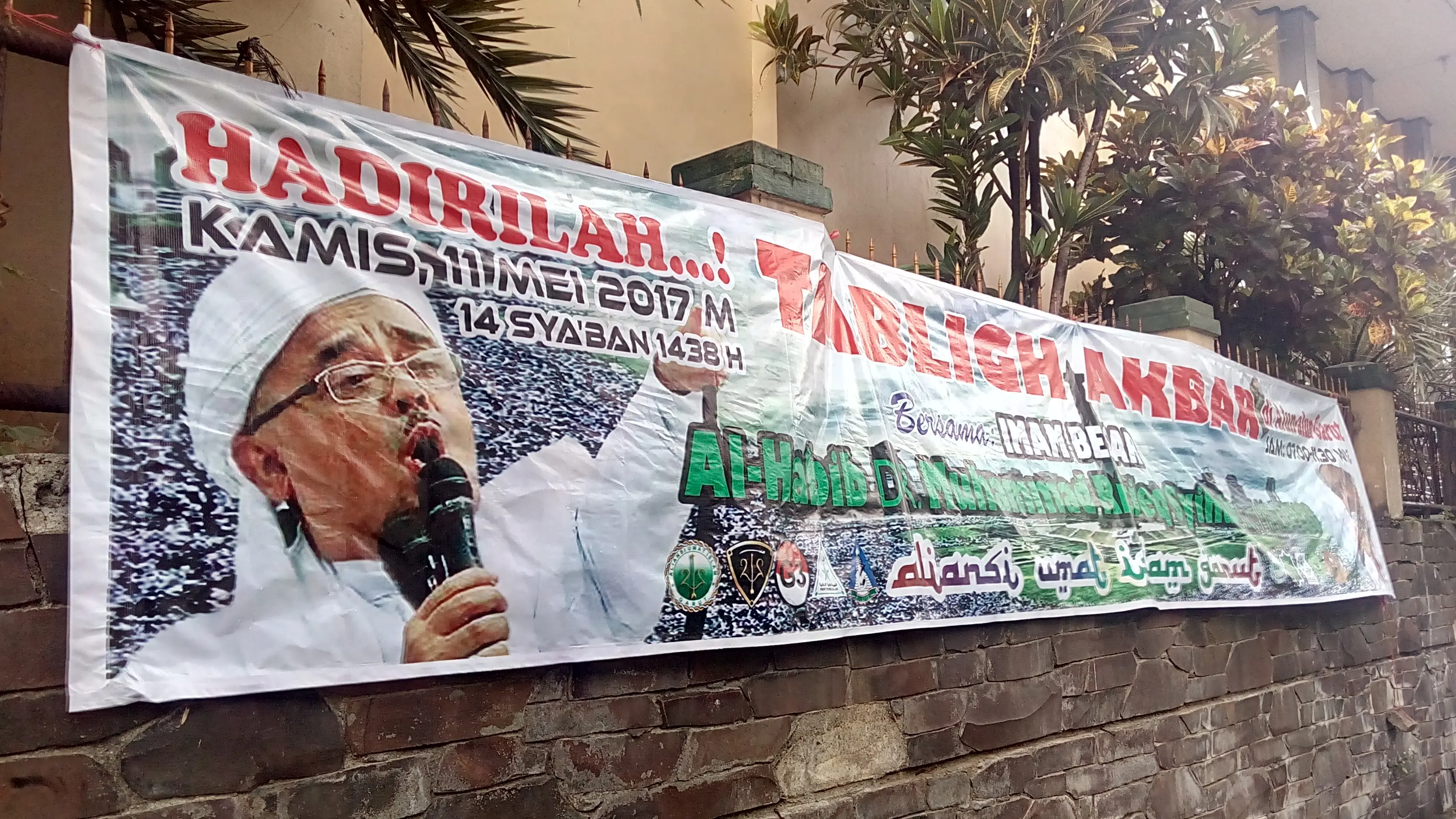 Rizieq Shihab berencana menghadiri acara tablig akbar di alun-alun Masjid Agung Garut, Kamis besok. (Liputan6.com/Jayadi Supriadin)
