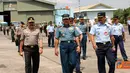 Citizen6, Pekanbaru: Panglima TNI menerima paparan dari Komandan Korem 031/ Wira Bima Kolonel Inf Zaedun, Komandan Lanal Dumai Kolonel Laut Muhammad Ali dan Danlanud Pekan Baru Kolonel Pnb Bowo Budiarto. (Pengirim: Badarudin Bakri)