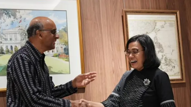 Menteri Keuangan (Menkeu) Sri Mulyani Indrawati bertemu dengan Presiden Singapura Tharman Shanmugaratnam. (Foto: instagram @smindrawati)