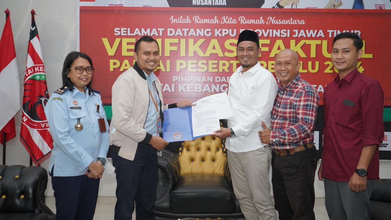 Kemenkumham Jatim melakukan verifikasi hukum parpol di Jatim. (Dian Kurniawan/Liputan6.com)