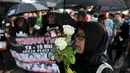 Komisi untuk Orang Hilang dan Korban Tindak Kekerasan (Kontras) melakukan Aksi Kamisan di depan Istana Negara, Jakarta, Kamis (21/5/2015). Kontras menilai pemerintah telah gagal memberikan kepastian hukum. (Liputan6.com/Johan Tallo)