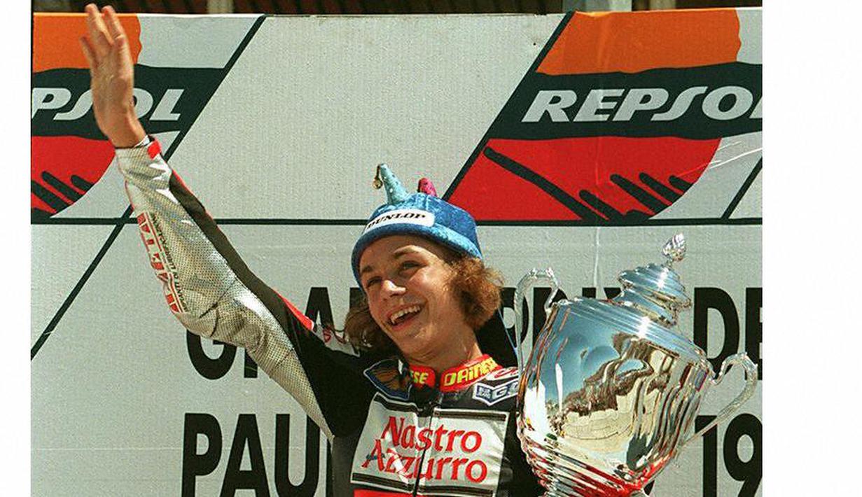 Gaya Valentino Rossi saat memenangi Kelas 125cc GP Prancis di Sirkuit Castellet, (8/6/1997). (AFP/Georges Gobet)
