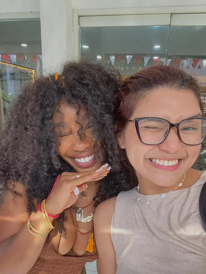 SZA dan Penggemarnya, Viona (X/@txtdariviona)