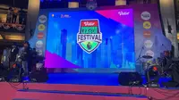 Suasana panggung Vidio Premier League Festival di Cilandak Town Square, Jakarta Selatan, sebelum kehadiran legenda Manchester United Peter Schmeichel. (Liputan6.com/Melinda Indrasari)
