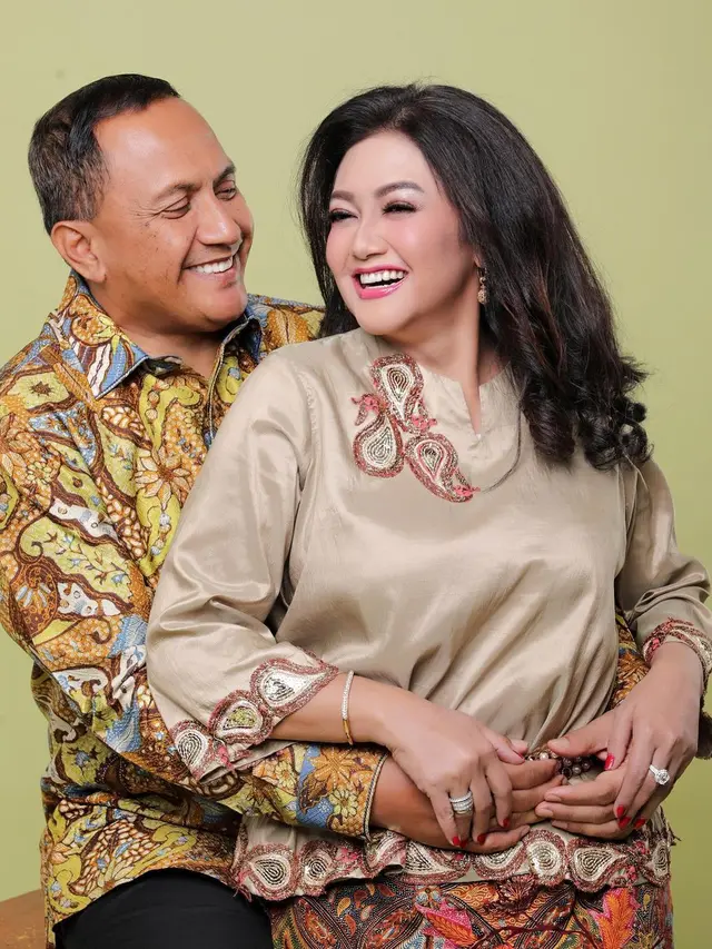 Bella Saphira dan Suami