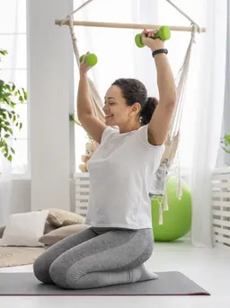 Yuk, simak tips olahraga 10 menit untuk ibu dan anak agar bisa bergerac aktif sekaligus menciptakan quality time bersama si kecil. [Dok/freepik.com]