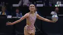 Pesenam Indonesia, Nabila Evandestiera saat laga nomor bola penyisihan senam ritmik putri Asian Games 2018 di JIEXPO Kemayoran, Jakarta, Senin (27/8). Nabila Evandestiera hanya mampu mengumpulkan 36,350 poin. (Liputan6.com/Helmi Fithriansyah)