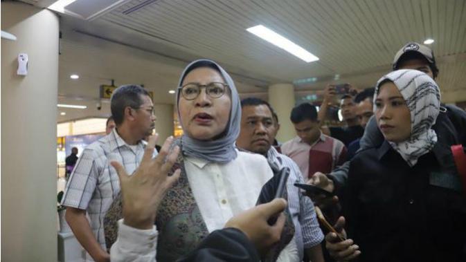 Ratna Sarumpaet saat di Bandara Hang Nadim Batam, Minggu (16/9/2018). (Johannes Saragih/Batamnews)