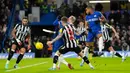 Newcastle United malah bikin gol dari serangan pertamanya ke gawang Chelsea pada menit ke-16 lewat Callum Wilson. (AP Photo/Kirsty Wigglesworth)