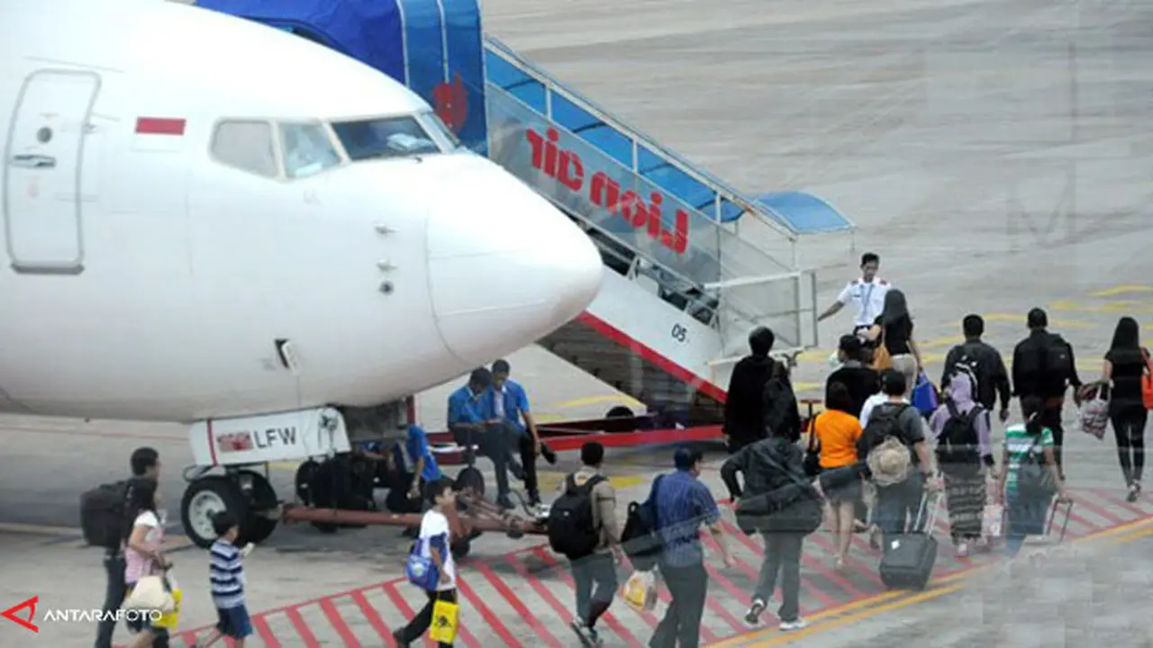 maskapai-tak-naikkan-tarif-130330b.jpg