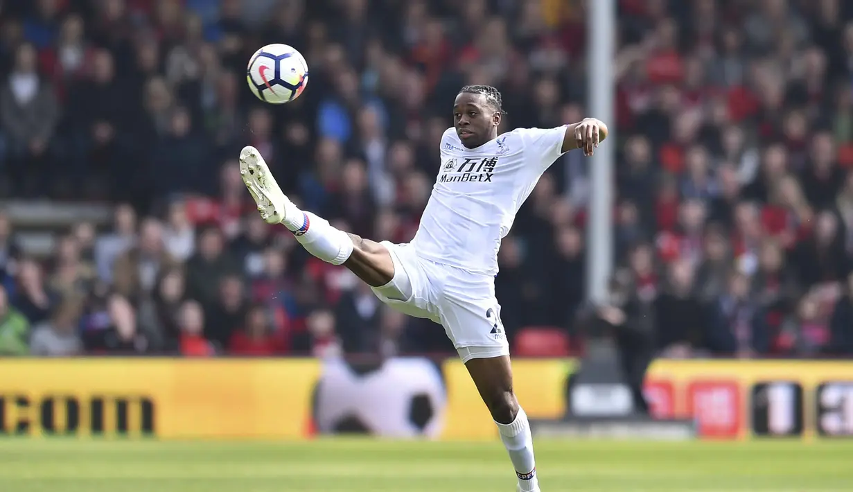 Bergabung dengan klub besar akan menjadi ujian tersendiri bagi mental dari Aaron Wan Bissaka. (Photo by Glyn KIRK / AFP)