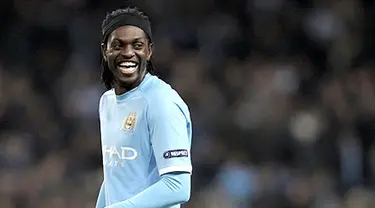 Striker Emmanuel Adebayor membukukan hat-trick untuk membawa Manchester City menang 3-1 atas Lech Poznan pada partai Liga Europa di City of Manchester Stadium, 21 Oktober 2010. AFP PHOTO/ANDREW YATES