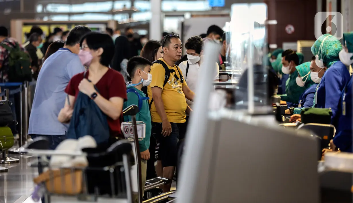 Peningkatan pergerakan penumpang di Bandara Soekarno Hatta sudah terjadi sejak 15 April 2023, yang mana puncaknya terjadi hari ini. (Liputan6.com/Johan Tallo)