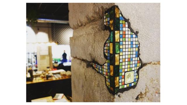 7 Karya Seni Mosaik di Lubang Jalanan dan Tembok Ini Curi Perhatian