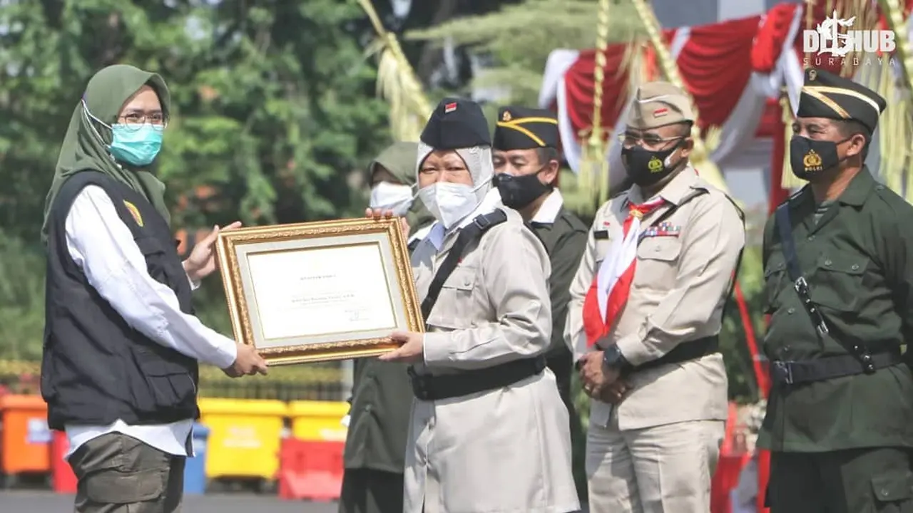 6 Momen Tri Rismaharini Jadi Pemimpin Upacara Hari Pahlawan Nasional