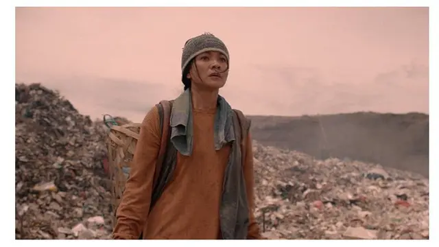 6 Potret Nirina Zubir di TPA Bantar Gebang, Totalitas saat Syuting