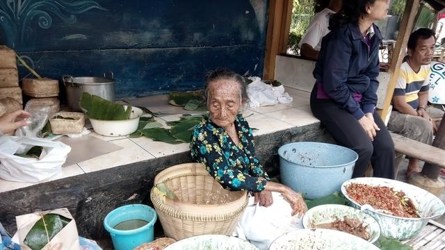 Gudeg Legendaris Mbah Lindu jadi Buah Bibir Medsos-04