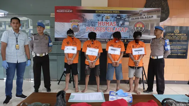 4 tersangka pembunuhan di Cilacap, Jawa Tengah. (Foto: Liputan6.com/Polres Cilacap/Muhamad Ridlo)
