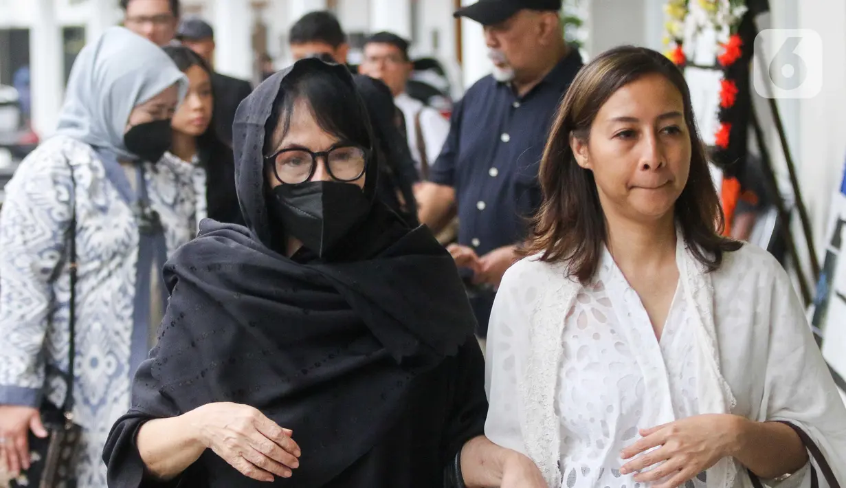 Sebelum meninggal dunia, Ray Sahetapy sempat menjalani perawatan intensif selama satu bulan di rumah sakit. (Liputan6.com/Herman Zakharia)