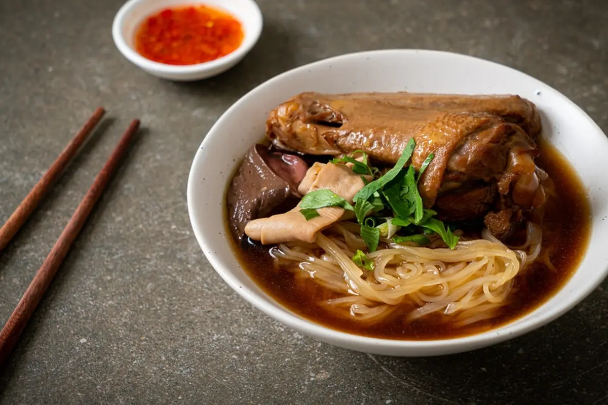 ayam kukus bumbu kecap bihun