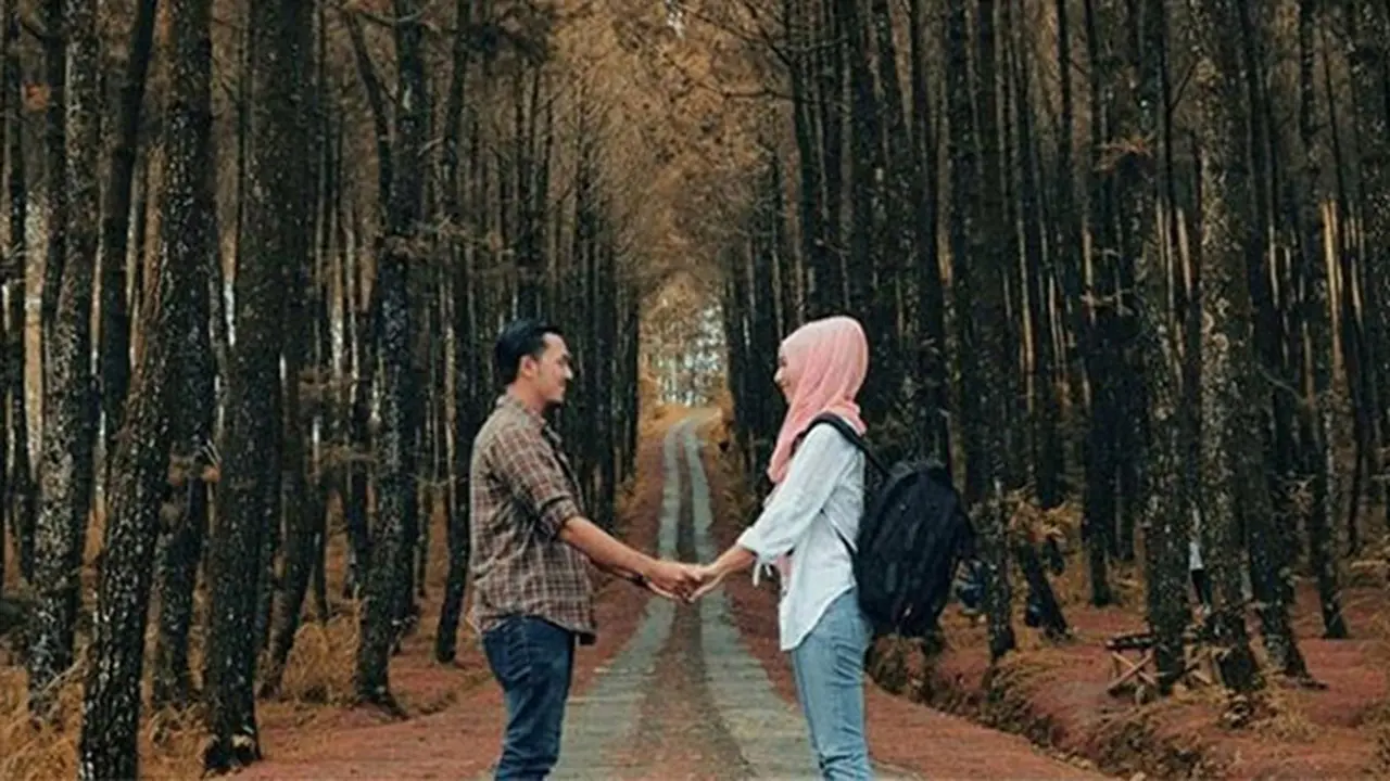 Yuk, Ajak Pasangan Kamu ke Hutan Selfie Pinusan Kragilan