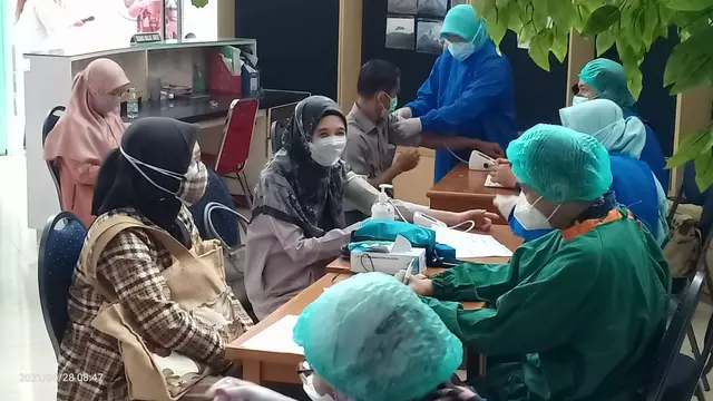 903 Dosen dan Civitas Universitas Muhammadiyah Jakarta (UMJ) Tuntaskan Vaksinasi Covid-19 Jenis AstraZeneca.