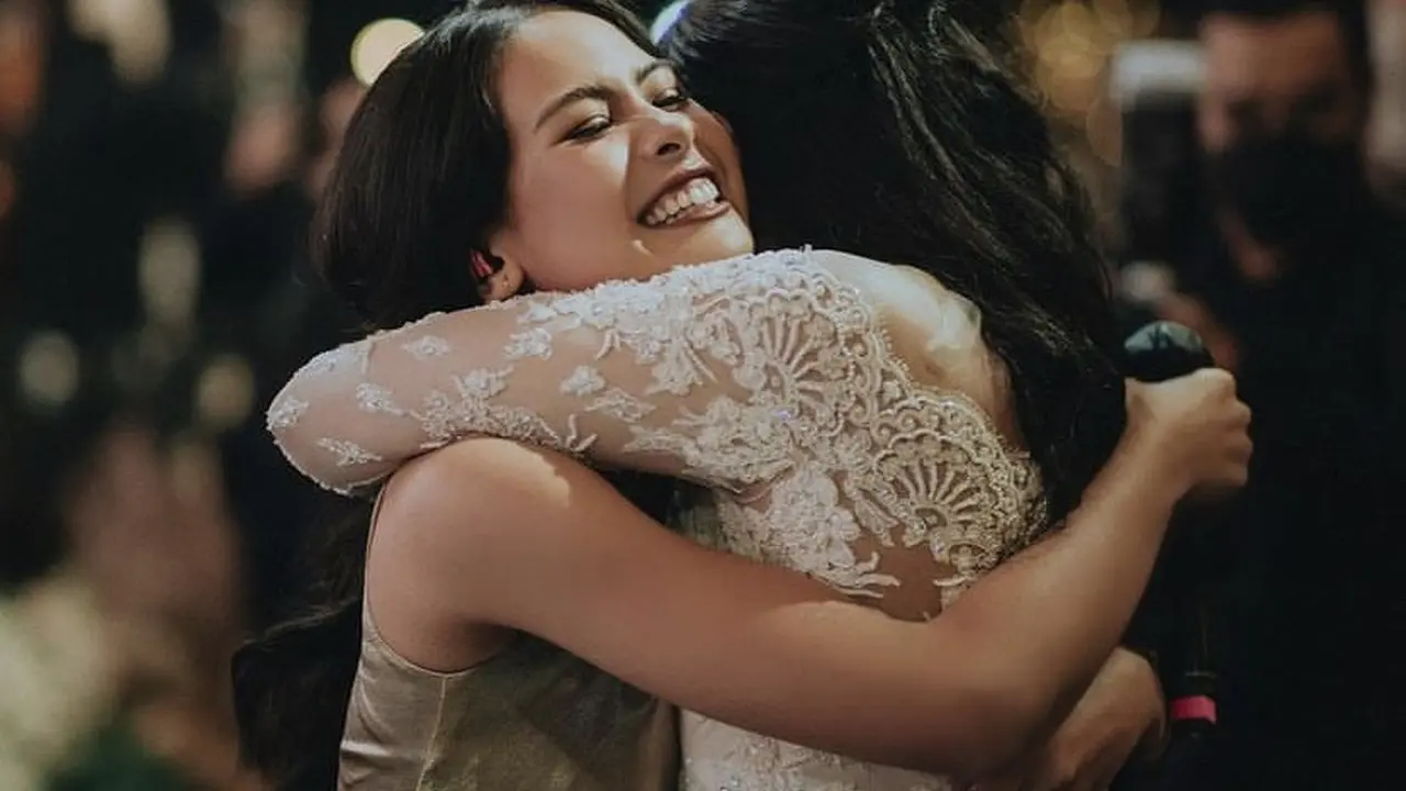 Potret Maudy Ayunda Kenakan Gaun Simple Elegan di Resepsi Putri Tanjung, credit: @maudyayunda
