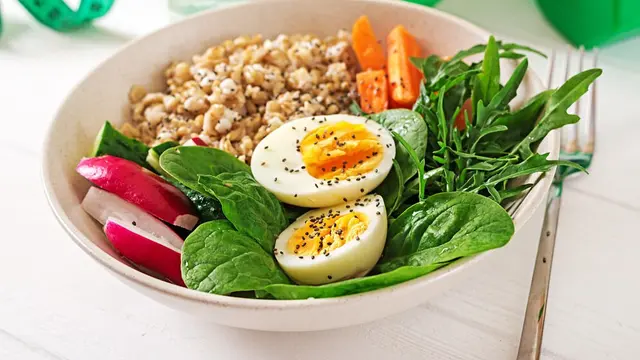 Dapatkan inspirasi diet untuk penderita penyakit GERD, supaya diet berjalan lancar tanpa gejala GERD yang mengganggu. (Sumber: Freepik/timolina).