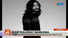 Polisi menunjukkan barang bukti 2 paket ganja dan sebuah telepon genggam yang menjadikan Ello sebagai tersangka.