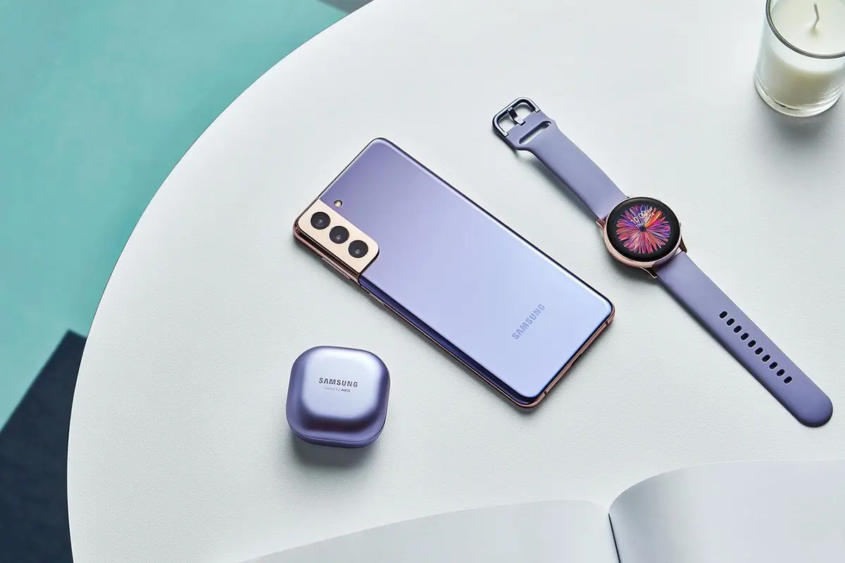 5 Fashion Item dengan Sentuhan Warna Violet Pelengkap OOTD Tahun 2021