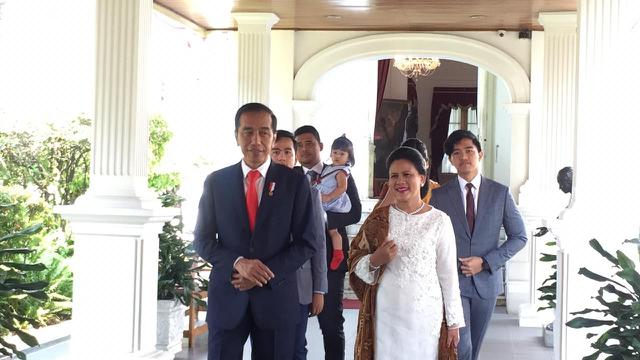 Jokowi bersama keluarga bersiap berangkat ke Gedung MPR/DPR/DPD RI Jakarta untuk menghadiri Pelantikan Presiden dan Wakil Presiden 2019