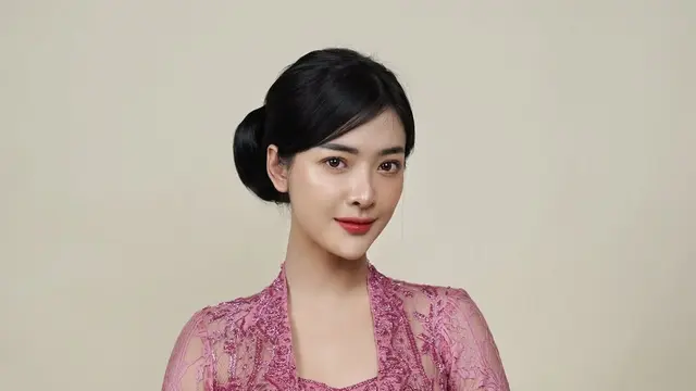 Model Kebaya Modern ala Dara Sarasvati (credit: instagram/darasarasvaati)