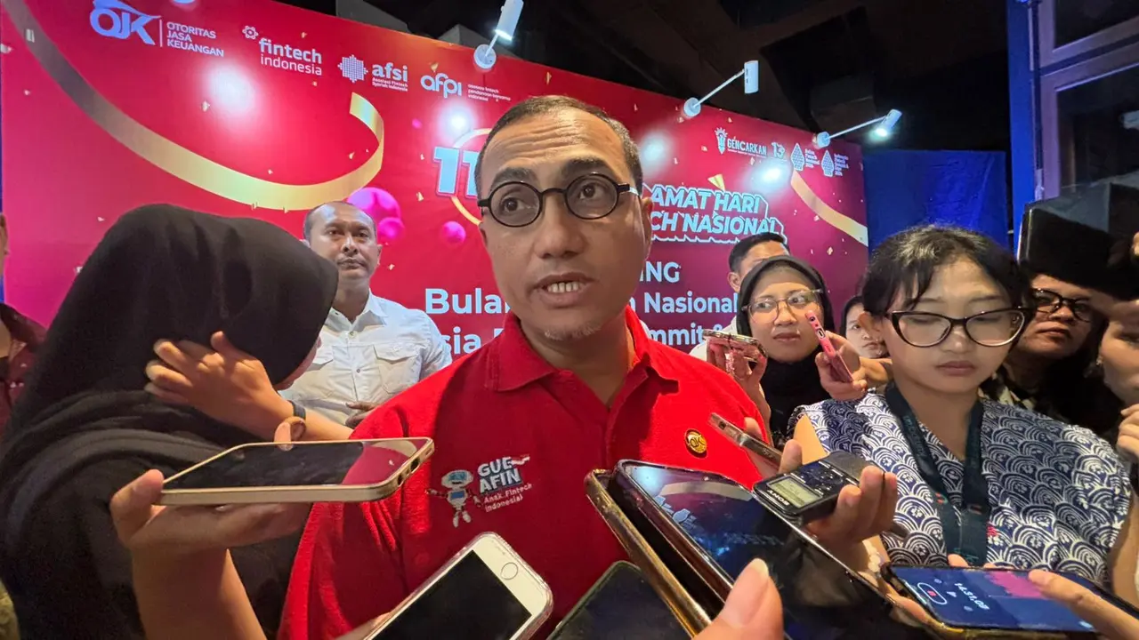Kepala Eksekutif Pengawas Inovasi Teknologi Sektor Keuangan, Aset Keuangan Digital, dan Aset Kripto (IAKD) OJK Hasan Fawzi usai konperensi pers Launching Bulan Fintech Nasional 2024, di Kota Kasablanka, Jakarta, Senin (11/11/2024). (Tira/Liputan6.com)