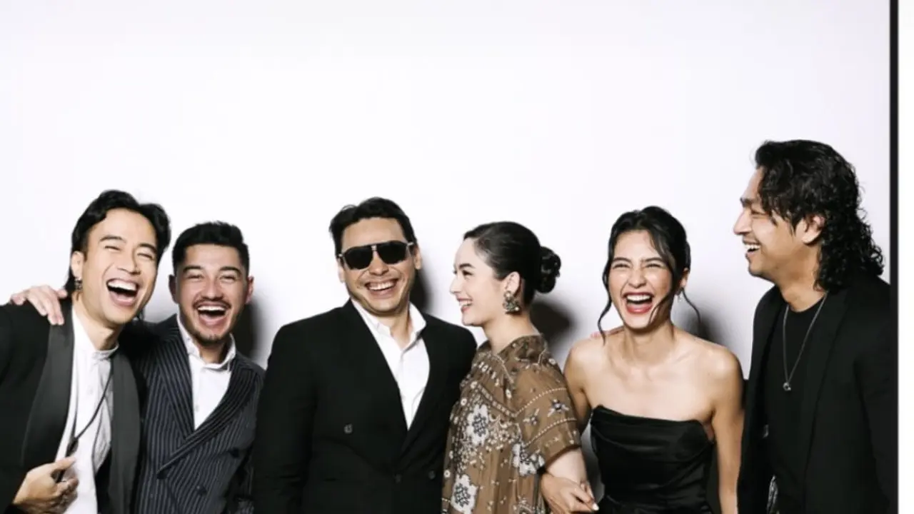 Tampilan Selebriti Kenakan Dress Elegan di Resepsi Hari ke-2 Pernikahan Luna Maya dan Maxime Bouttier